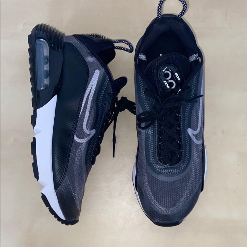Black and White Air Max 2090